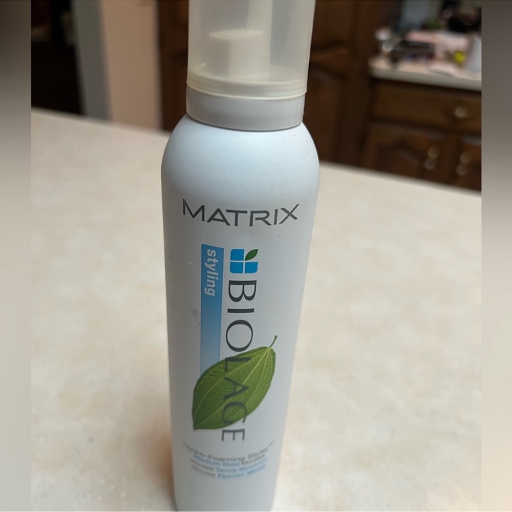 Matrix Biolage Hydro foaming medium hold